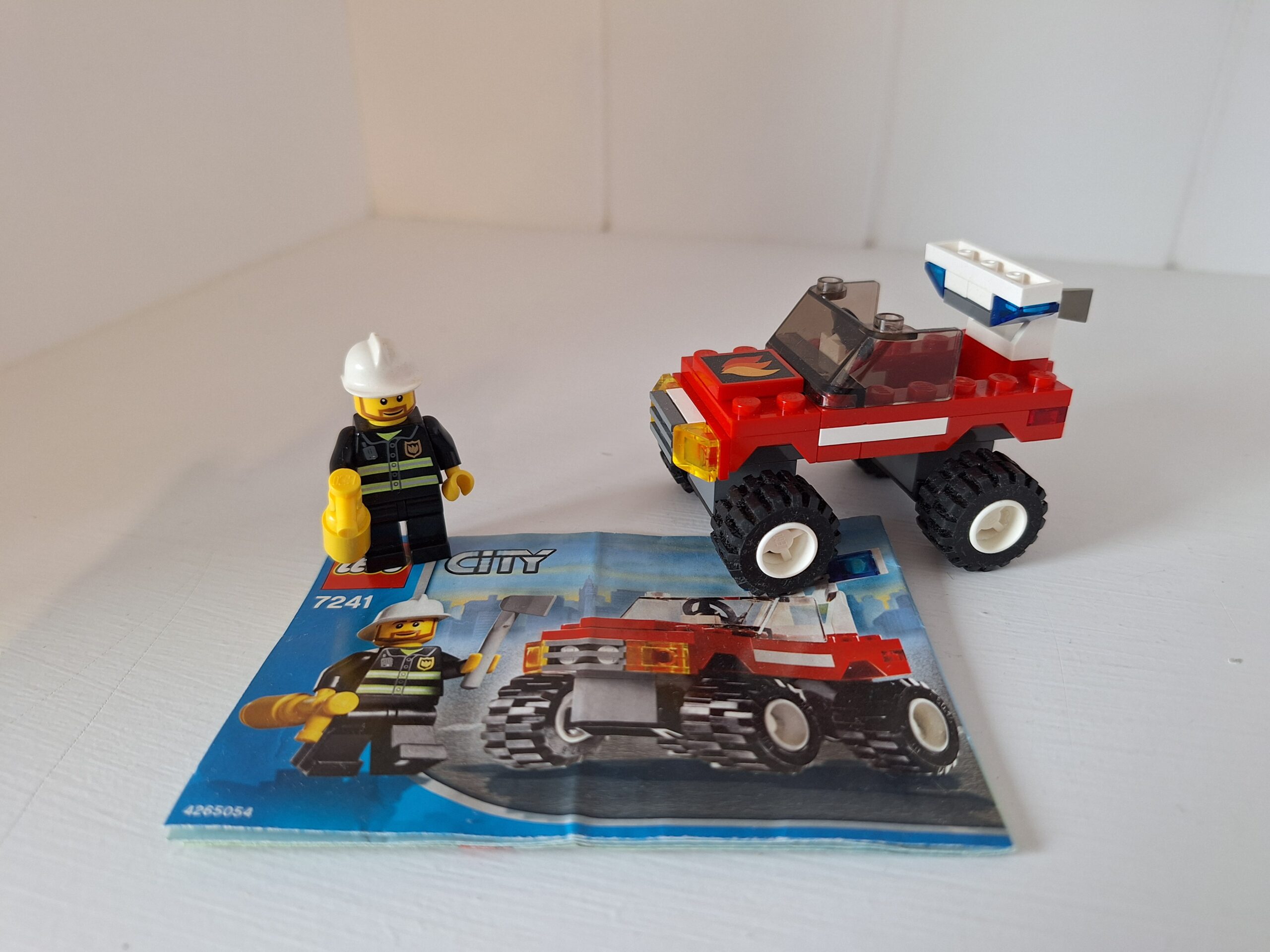 7241-1 - Fire Car - Afbeelding 2